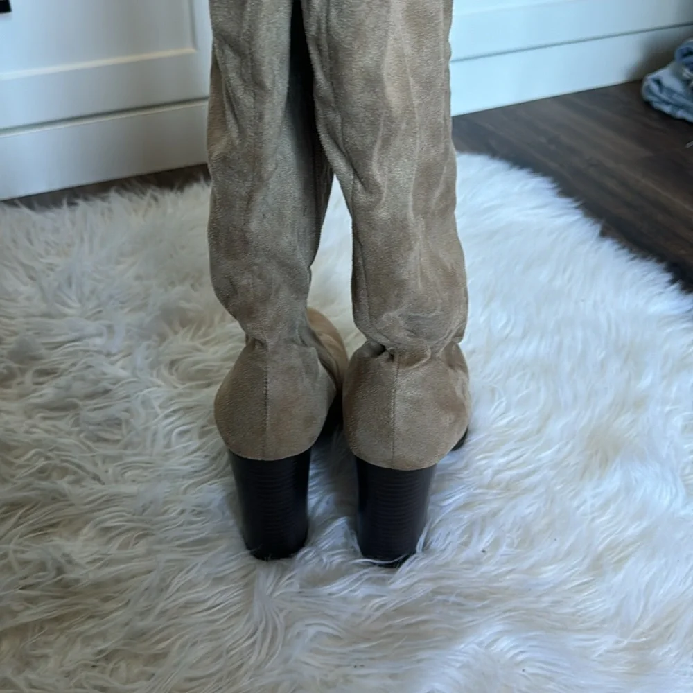 KNEE HIGH CHUNKY HEEL BOOTS - Picture 6 of 8